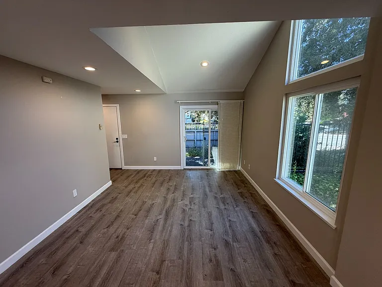 618 S Fair Oaks Ave — Photo 4