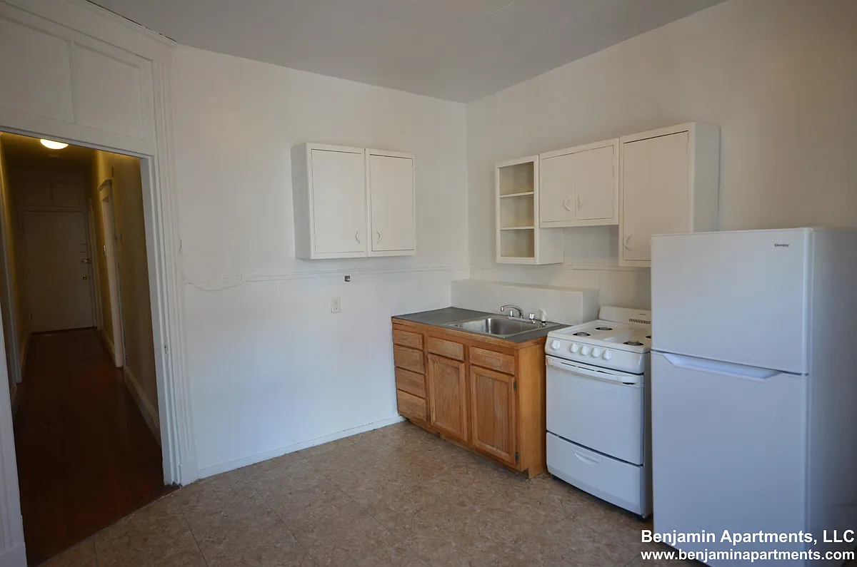 Photo 1 of 10 - 1381 Commonwealth Ave #8 - Boston, MA Primary Photo - 1381 Commonwealth Ave #8