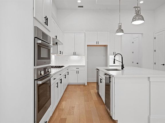 4th image of 2408 Driscoll St