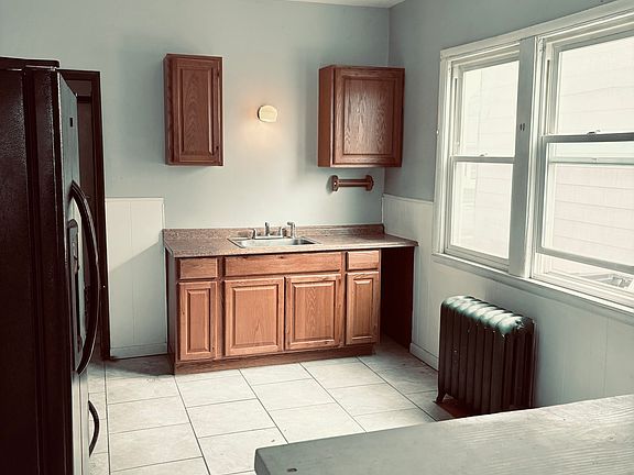 2nd image of 117 Bloomfield Ave APT 2