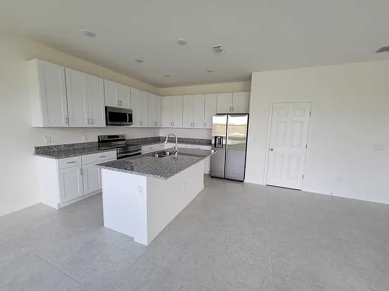 662 Fairview Ave — Photo 3
