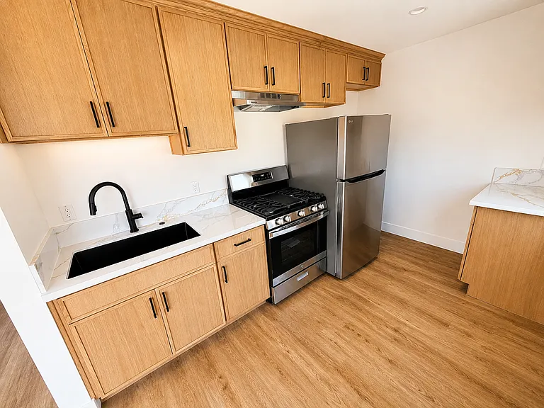 2820 Exposition Blvd #E — Photo 13