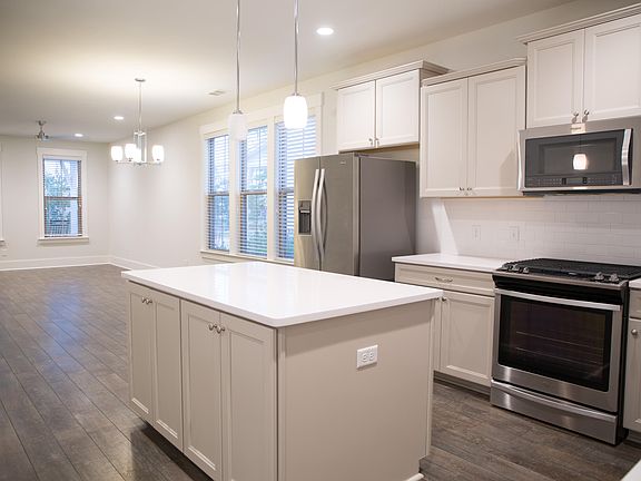 5th image of 230 Oak Park St