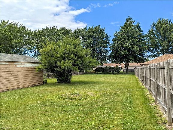 5th image of 15392 Sylvia Dr