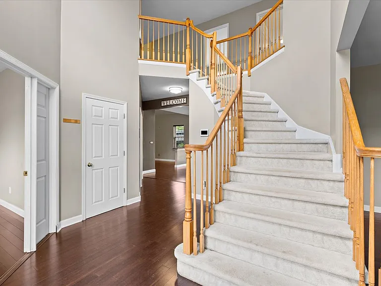 49 Equestrian Dr — Photo 5