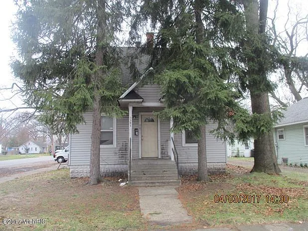 3381 8th St photo 1