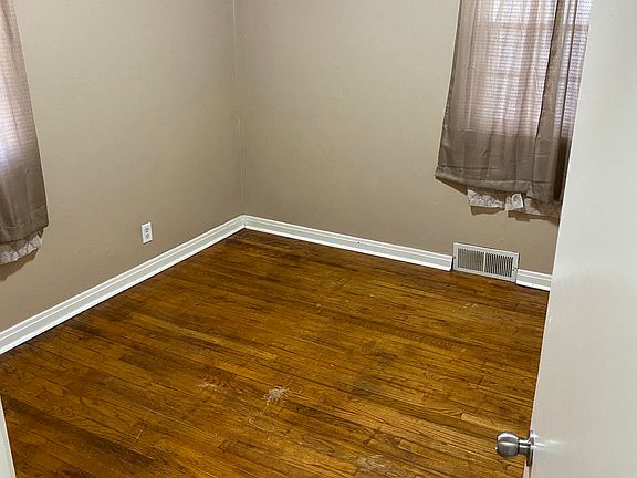 4th image of 2315 N Huston Ave #1
