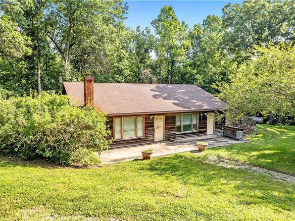 11719 S Hunt Rd, Lone Jack, MO 64070