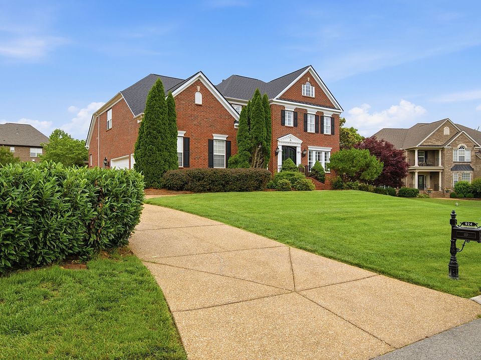 1st image of 924 Belden Way