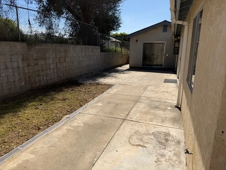 1609 Grove St #B — Photo 33
