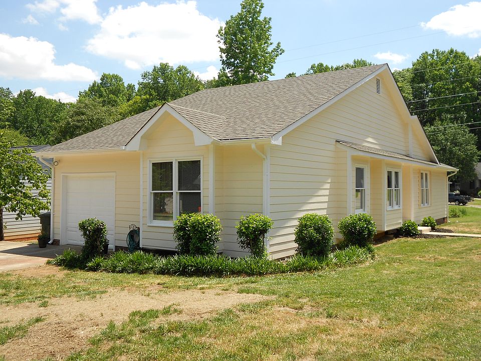 1st image of 3809 King Edward Ct