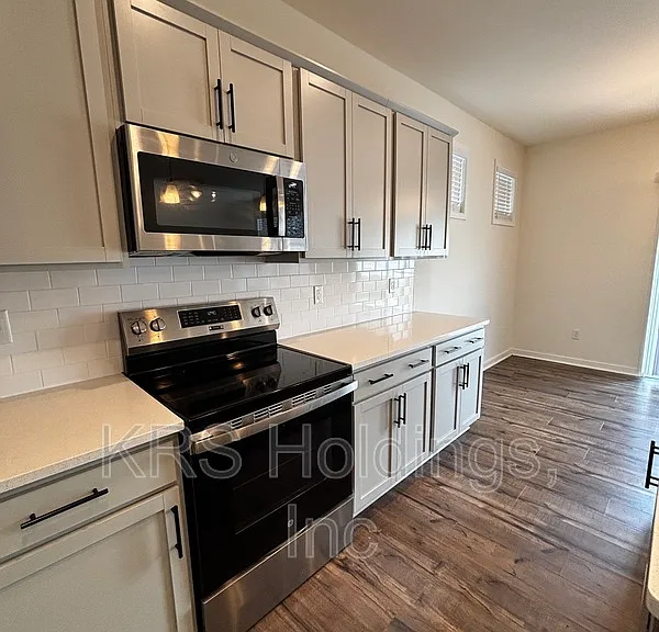 2220 Patrick Dr — Photo 7