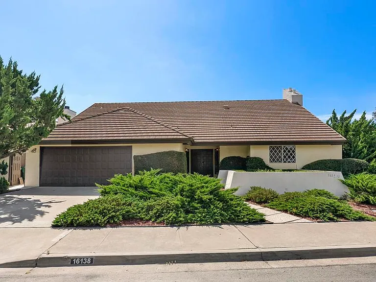 16138 Via Madera Circa E — Photo 2