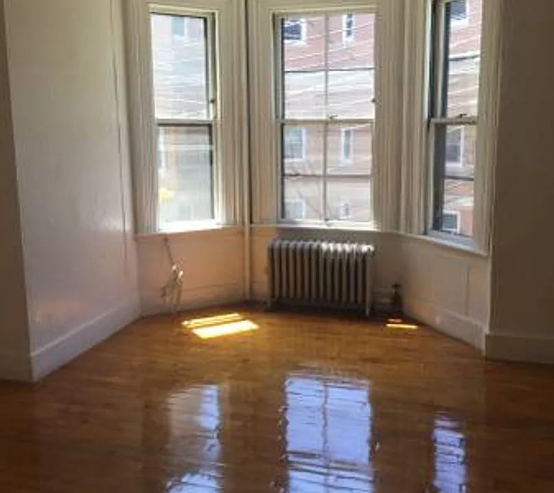 8 Adella Pl #2