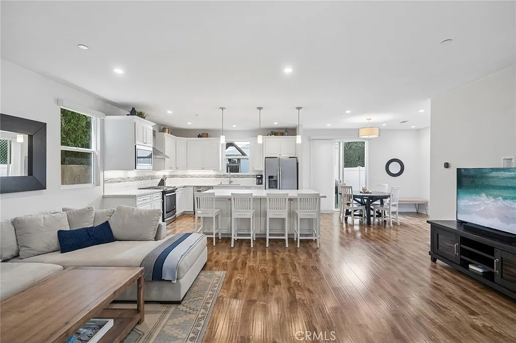 4 bed, 2744 sqft, $8,250 — Photo 4