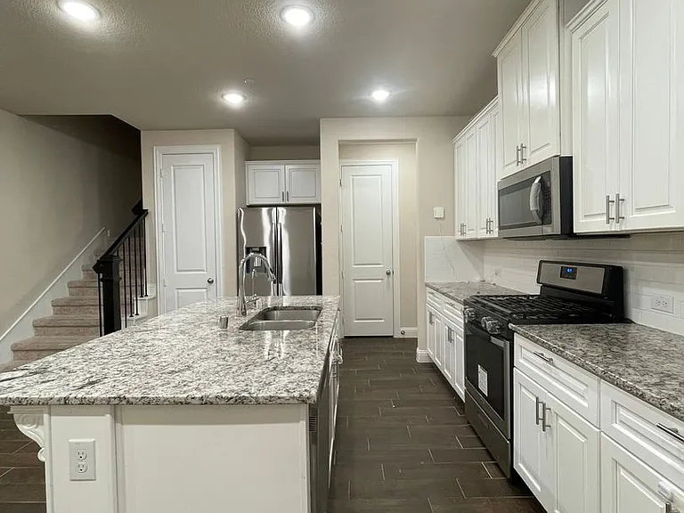 1038 Mj Brown St — Photo 3