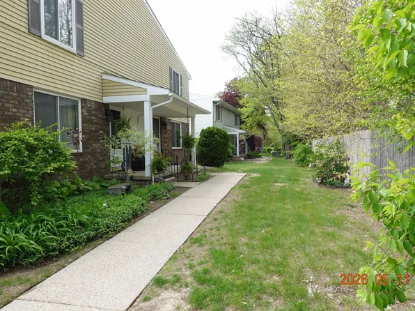 24459 Quad Park Ln #J, Clinton Township, MI 48035
