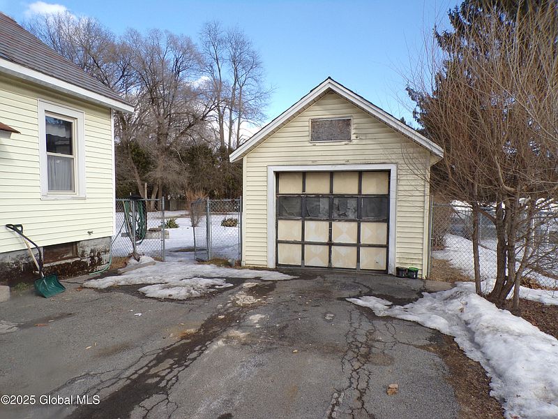 2nd image of 1244 Burgoyne Avenue