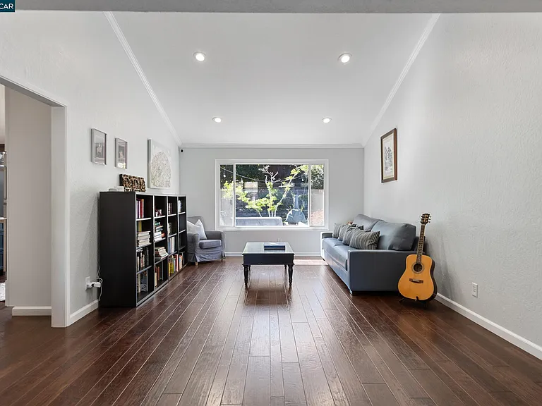 301 Domingo Ct — Photo 10
