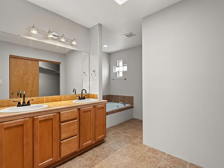 7127 Calle Alegria NE — Photo 27