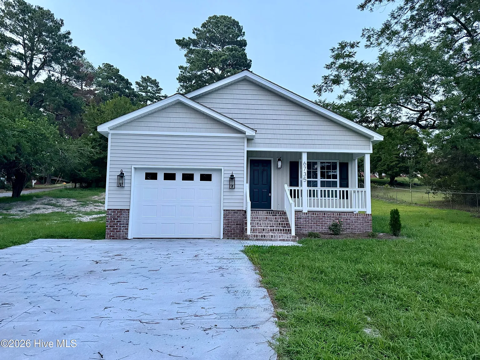 3 bed, 2.0 bath, 1317 sqft, $1,700 — Photo 2