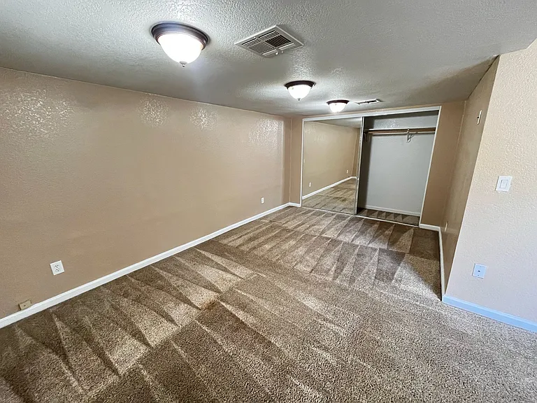 1270 W Brighton Ave — Photo 11
