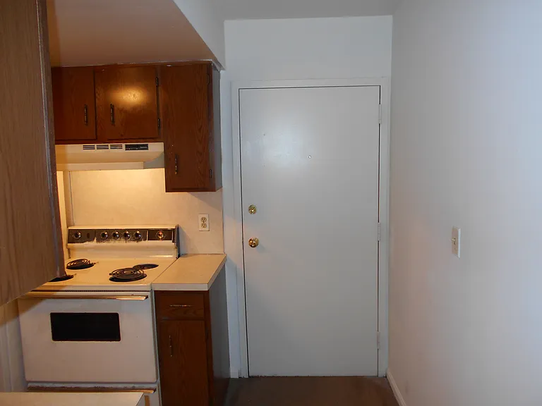 810 E Turner St #4 — Photo 3