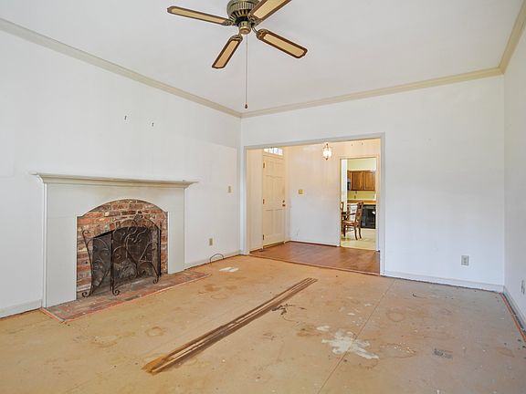 5th image of 900 Albany Ct