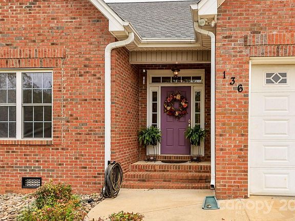 3rd image of 136 Creekside Dr