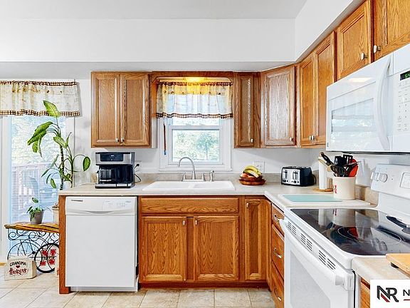 4th image of 7712 Blondo Dr