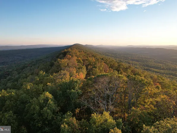 1904 Monroe Mountain Rd, Breezewood, PA 15533