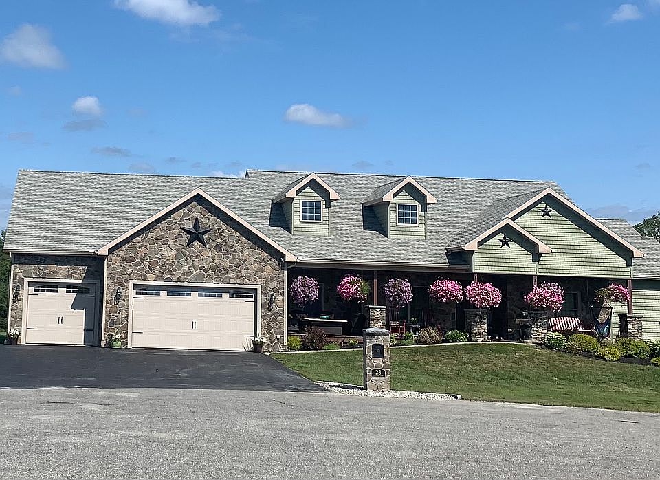 House w/ attached garage 