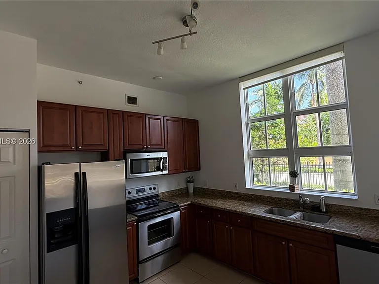 3001 NE 185th St #129 — Photo 20
