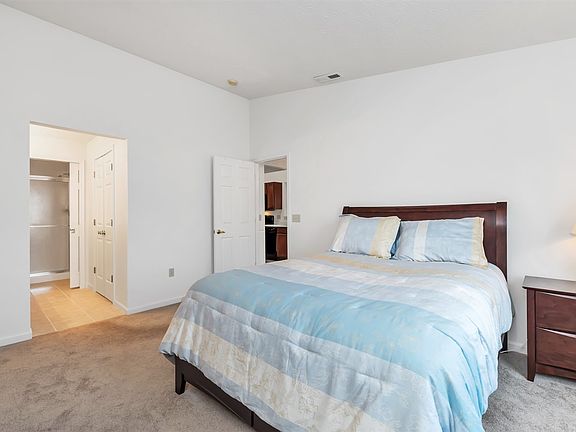 3rd image of 70 Parkside Dr