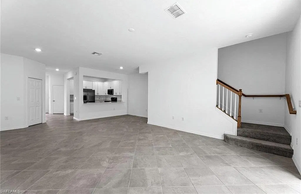 3 bed, 2.5 bath, 1879 sqft, $2,400 — Photo 2