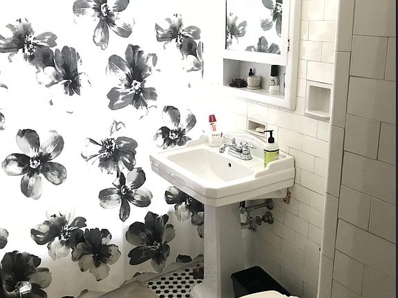 2nd image of 6137 N Glenwood Ave APT 3