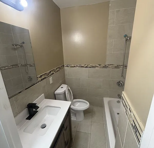 131-133 Huntington Ter #1 — Photo 6