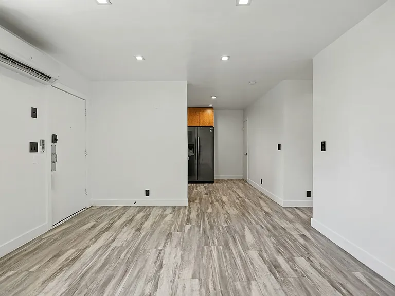 830 Bartlett St #6 — Photo 8