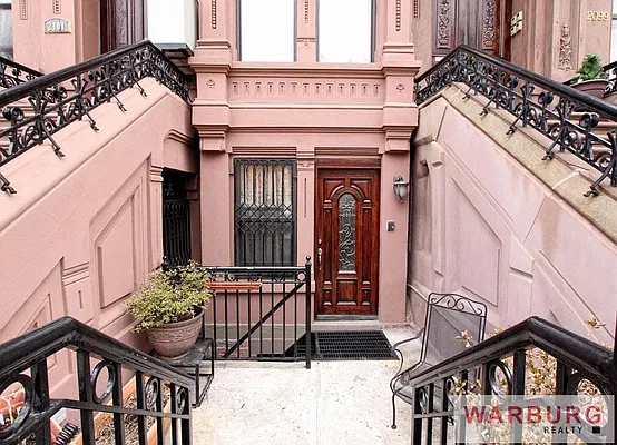 Sold by Warburg | media 17