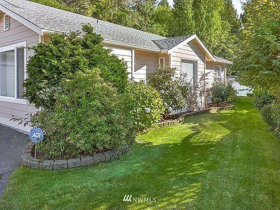 5th image of 16915 52nd Ave W