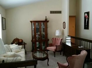12120 Foxpoint Dr, Maryland Heights, MO