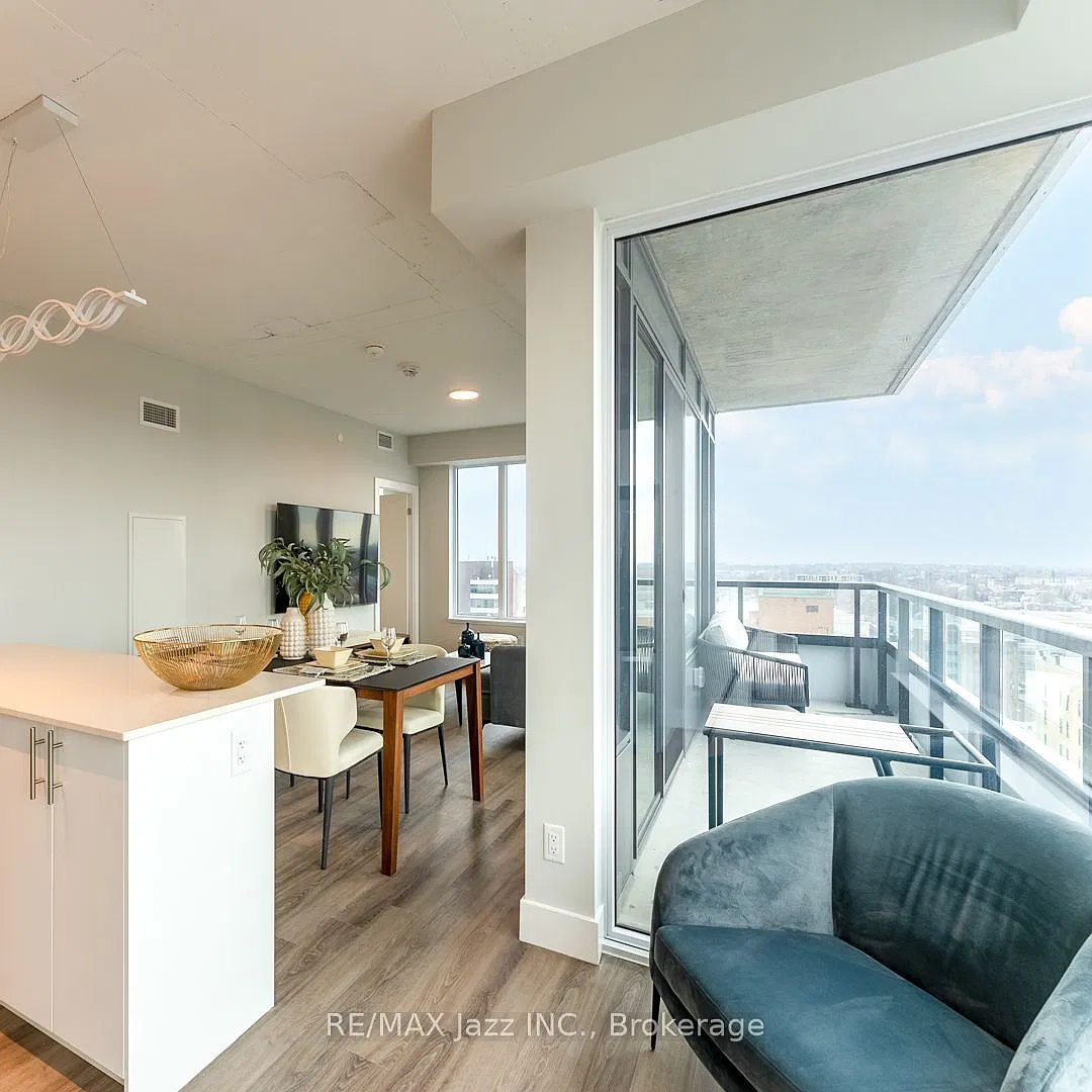3 bed, $2,930 — Photo 2
