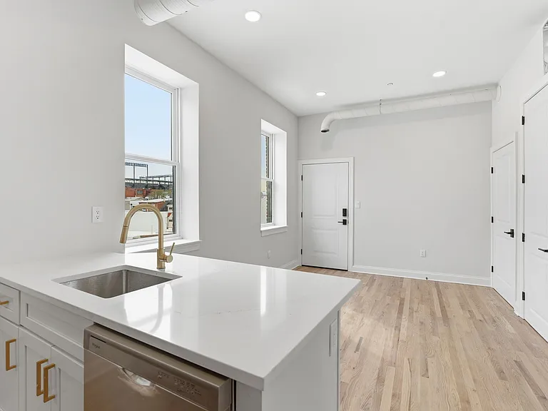 337 S Fremont Ave #4 — Photo 5
