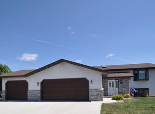 2949 N 19th St, Bismarck, ND 58503
