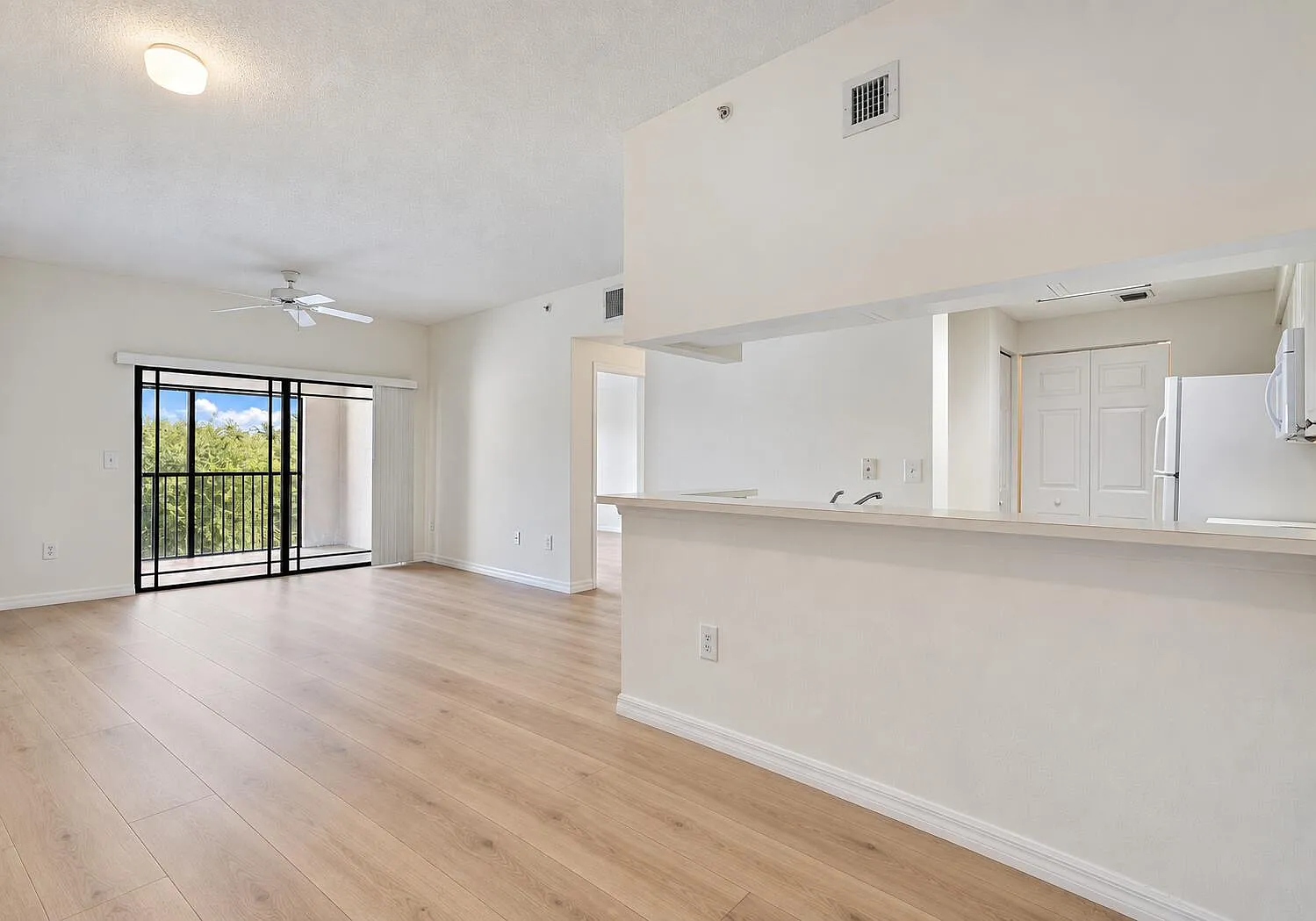 1 bed, 1.0 bath, 768 sqft, $2,100 — Photo 4