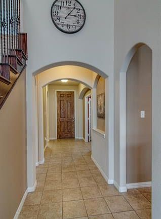 2nd image of 600 Knightsbridge Ln