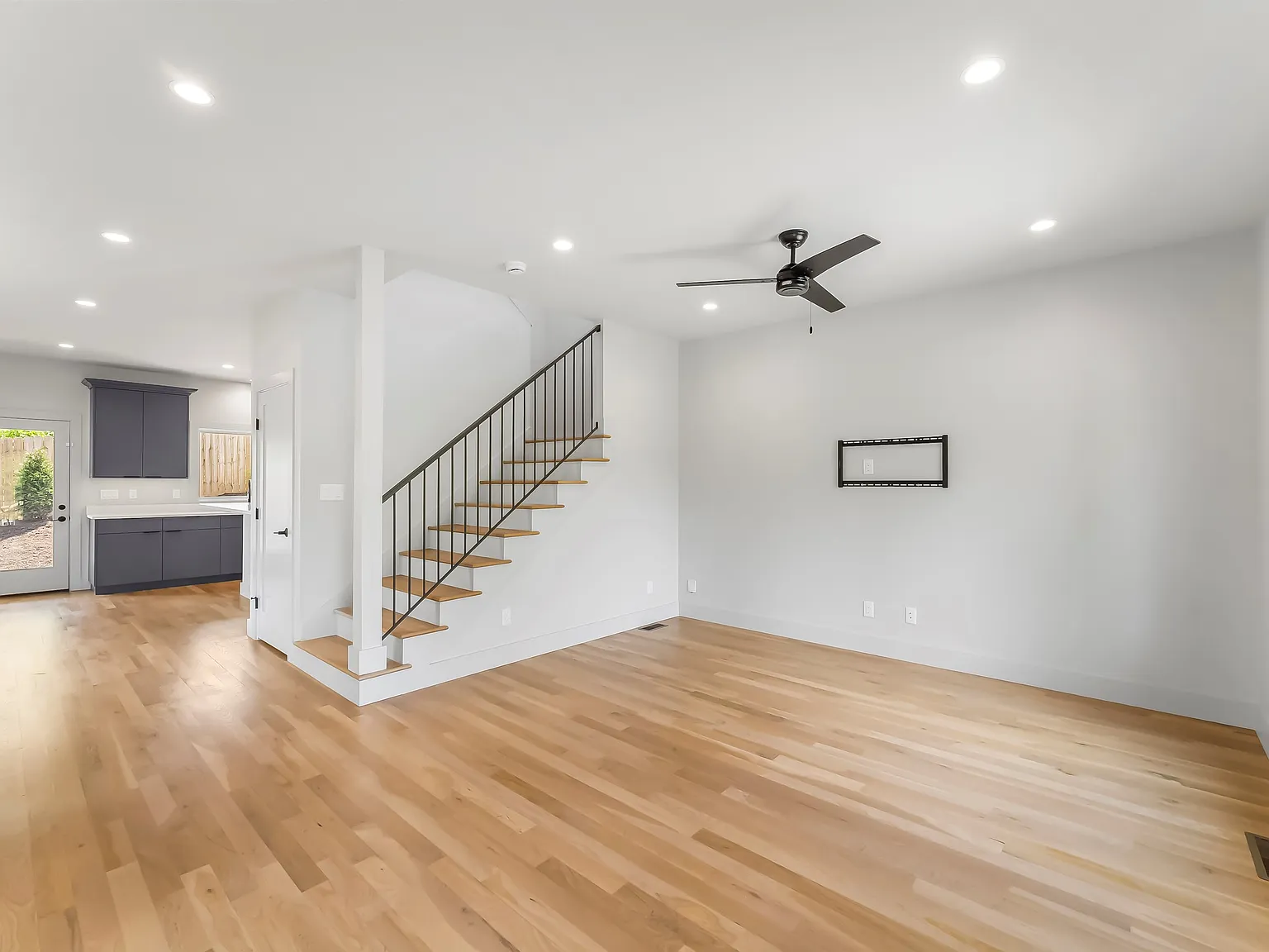 3 bed, 2.5 bath, 1476 sqft, $2,800 — Photo 4