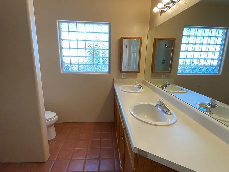 3041 E Loretta Dr — Photo 55