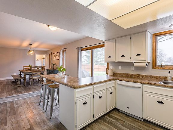 4th image of 602 Woodland Way