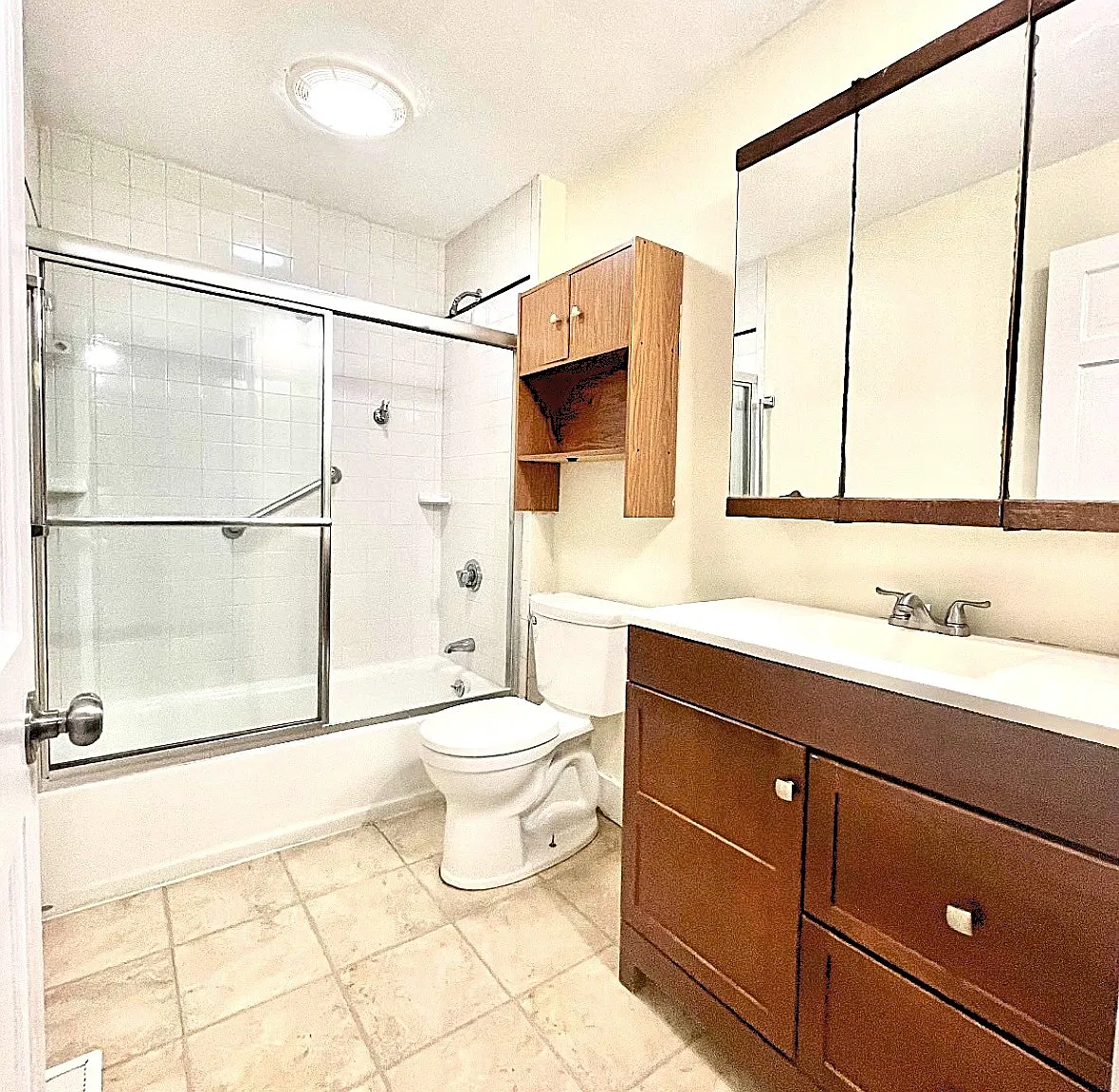4 bed, 1400 sqft, $2,400 — Photo 4